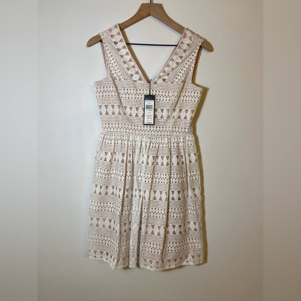 $268 New BCBGMaxazria Camielle Dress Mini Sleeveless Off White Sz 2 - Picture 2 of 7